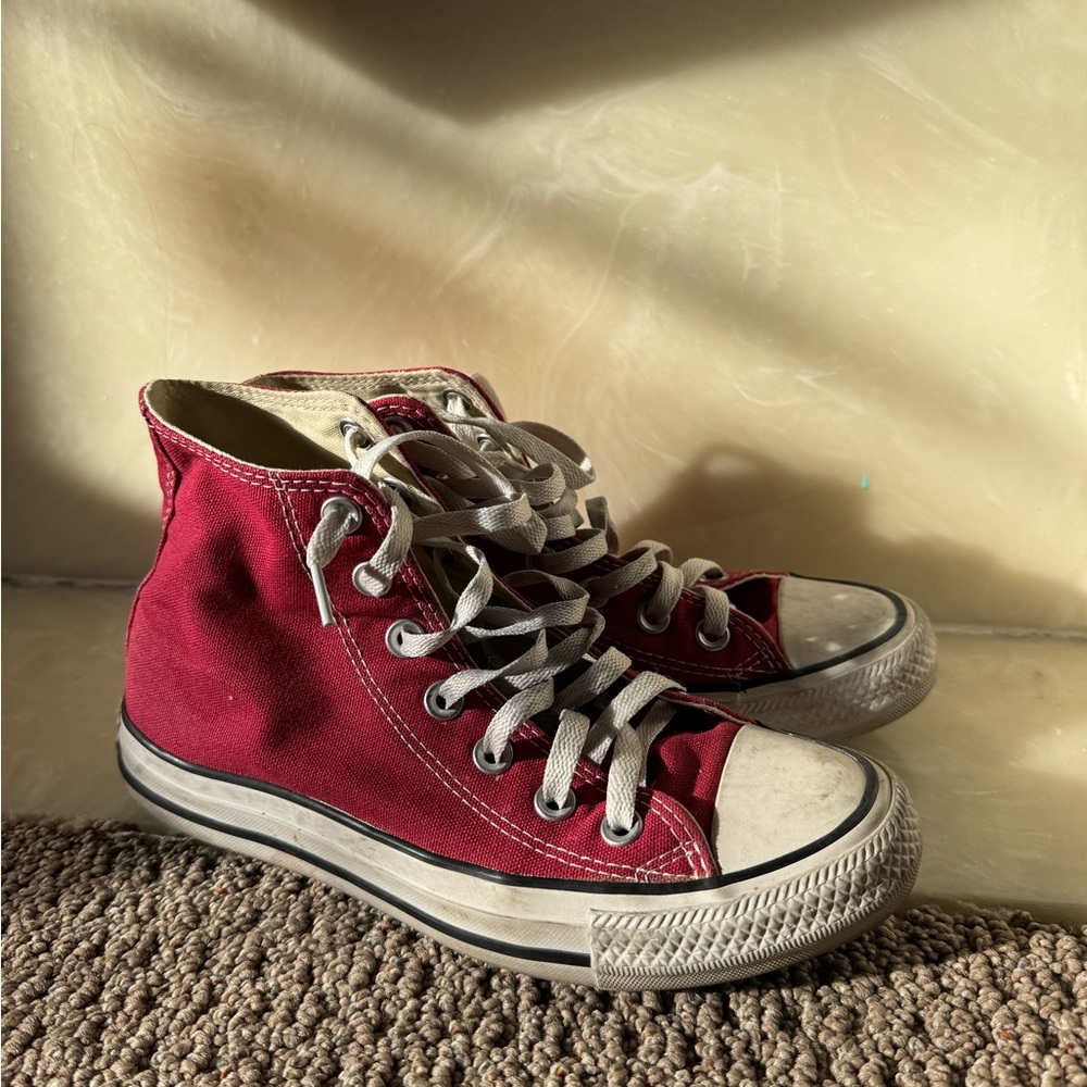 Red High-Top converse